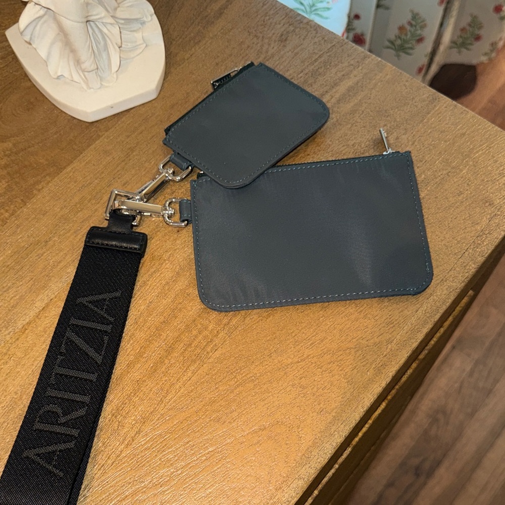 Aritzia Go-Getter Wristlet